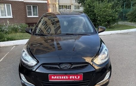 Hyundai Solaris II рестайлинг, 2013 год, 810 000 рублей, 1 фотография