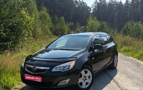 Opel Astra J, 2012 год, 590 000 рублей, 1 фотография