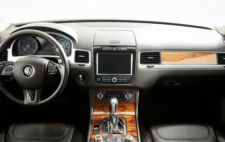 Volkswagen Touareg III, 2011 год, 1 695 000 рублей, 11 фотография