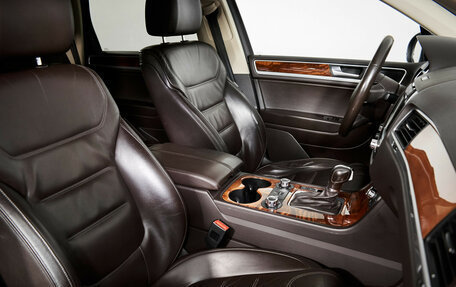 Volkswagen Touareg III, 2011 год, 1 695 000 рублей, 19 фотография