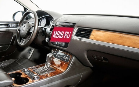 Volkswagen Touareg III, 2011 год, 1 695 000 рублей, 10 фотография