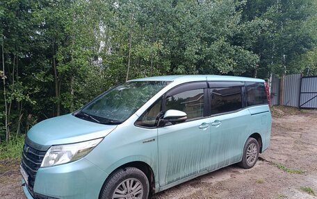 Toyota Noah III, 2015 год, 1 800 000 рублей, 2 фотография