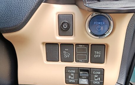 Toyota Noah III, 2015 год, 1 800 000 рублей, 7 фотография