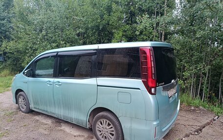 Toyota Noah III, 2015 год, 1 800 000 рублей, 3 фотография
