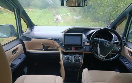 Toyota Noah III, 2015 год, 1 800 000 рублей, 4 фотография