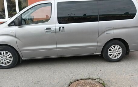 Hyundai H-1 II рестайлинг, 2016 год, 2 555 000 рублей, 2 фотография