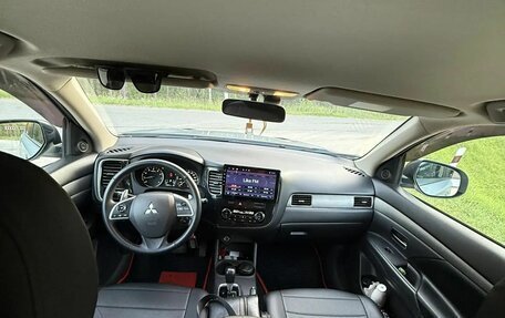 Mitsubishi Outlander III рестайлинг 3, 2012 год, 1 300 000 рублей, 7 фотография
