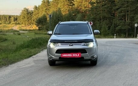 Mitsubishi Outlander III рестайлинг 3, 2012 год, 1 300 000 рублей, 3 фотография