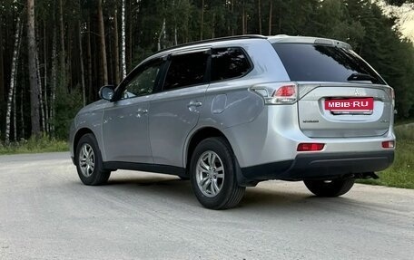 Mitsubishi Outlander III рестайлинг 3, 2012 год, 1 300 000 рублей, 4 фотография