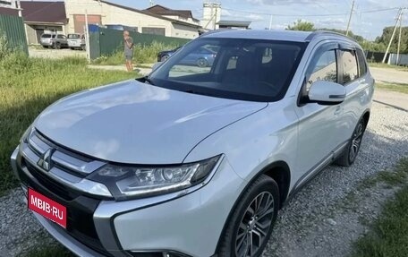 Mitsubishi Outlander III рестайлинг 3, 2018 год, 1 550 000 рублей, 1 фотография
