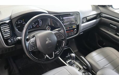 Mitsubishi Outlander III рестайлинг 3, 2019 год, 1 949 000 рублей, 6 фотография