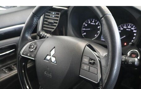 Mitsubishi Outlander III рестайлинг 3, 2019 год, 1 949 000 рублей, 8 фотография