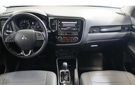 Mitsubishi Outlander III рестайлинг 3, 2019 год, 1 949 000 рублей, 11 фотография