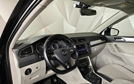 Volkswagen Tiguan II, 2017 год, 2 355 000 рублей, 19 фотография