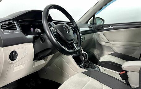 Volkswagen Tiguan II, 2018 год, 2 250 000 рублей, 10 фотография