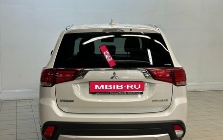 Mitsubishi Outlander III рестайлинг 3, 2018 год, 2 120 000 рублей, 3 фотография