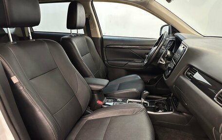 Mitsubishi Outlander III рестайлинг 3, 2018 год, 2 120 000 рублей, 14 фотография