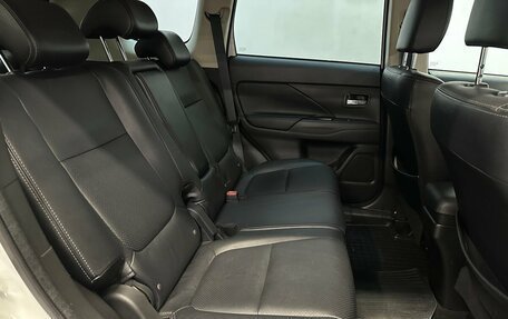 Mitsubishi Outlander III рестайлинг 3, 2018 год, 2 120 000 рублей, 15 фотография
