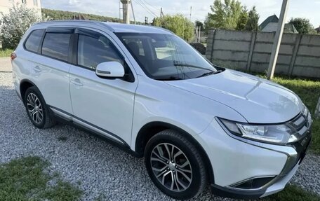 Mitsubishi Outlander III рестайлинг 3, 2018 год, 1 550 000 рублей, 3 фотография