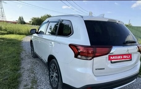 Mitsubishi Outlander III рестайлинг 3, 2018 год, 1 550 000 рублей, 5 фотография
