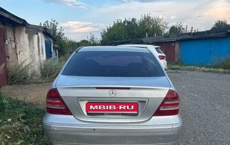 Mercedes-Benz C-Класс, 2003 год, 235 000 рублей, 3 фотография