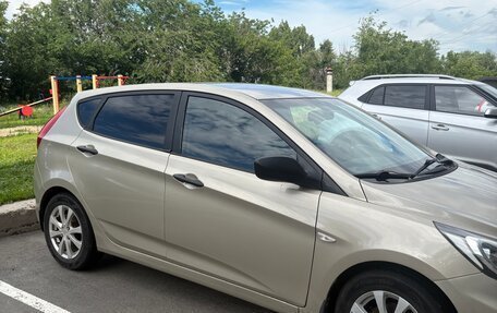 Hyundai Solaris II рестайлинг, 2012 год, 590 000 рублей, 2 фотография