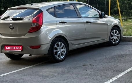 Hyundai Solaris II рестайлинг, 2012 год, 590 000 рублей, 5 фотография