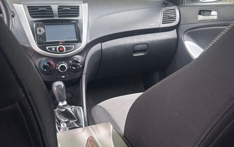 Hyundai Solaris II рестайлинг, 2012 год, 590 000 рублей, 14 фотография