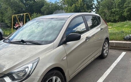 Hyundai Solaris II рестайлинг, 2012 год, 590 000 рублей, 26 фотография