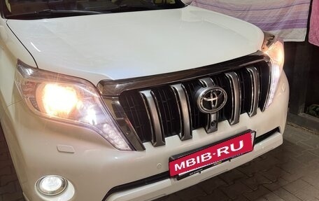 Toyota Land Cruiser Prado 150 рестайлинг 2, 2015 год, 3 200 000 рублей, 2 фотография
