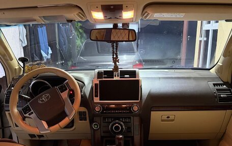 Toyota Land Cruiser Prado 150 рестайлинг 2, 2015 год, 3 200 000 рублей, 5 фотография
