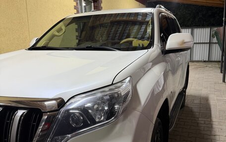 Toyota Land Cruiser Prado 150 рестайлинг 2, 2015 год, 3 200 000 рублей, 13 фотография