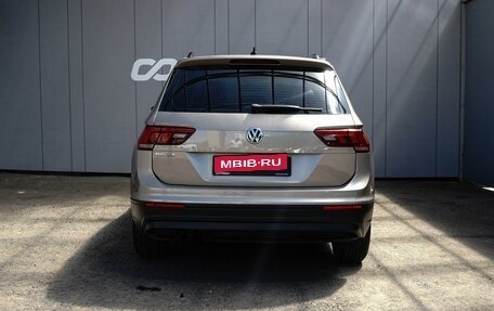 Volkswagen Tiguan II, 2020 год, 2 600 000 рублей, 2 фотография
