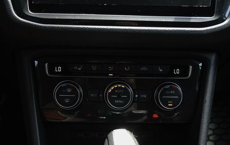 Volkswagen Tiguan II, 2020 год, 2 600 000 рублей, 11 фотография