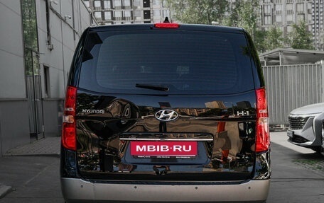 Hyundai H-1 II рестайлинг, 2018 год, 2 650 000 рублей, 6 фотография