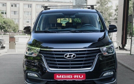 Hyundai H-1 II рестайлинг, 2018 год, 2 650 000 рублей, 3 фотография