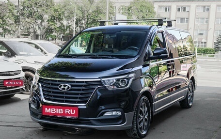Hyundai H-1 II рестайлинг, 2018 год, 2 650 000 рублей, 2 фотография