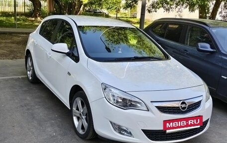 Opel Astra J, 2012 год, 590 000 рублей, 2 фотография