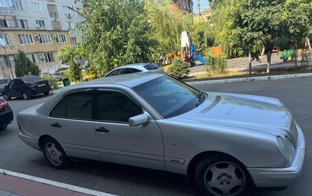 Mercedes-Benz E-Класс, 1997 год, 800 000 рублей, 3 фотография