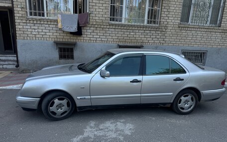 Mercedes-Benz E-Класс, 1997 год, 800 000 рублей, 4 фотография