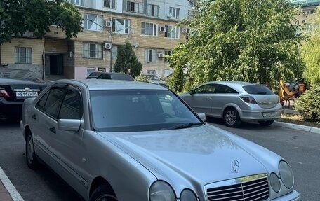 Mercedes-Benz E-Класс, 1997 год, 800 000 рублей, 2 фотография