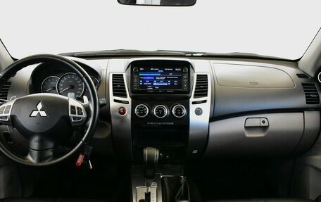 Mitsubishi Pajero Sport II рестайлинг, 2013 год, 2 100 000 рублей, 5 фотография