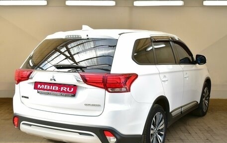 Mitsubishi Outlander III рестайлинг 3, 2019 год, 2 100 000 рублей, 4 фотография