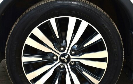 Mitsubishi Outlander III рестайлинг 3, 2019 год, 2 100 000 рублей, 15 фотография