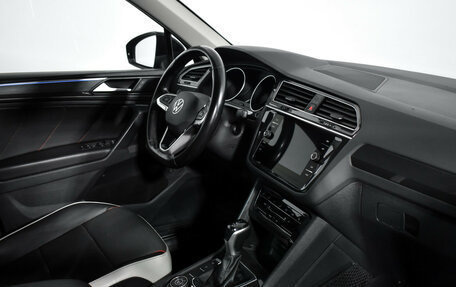 Volkswagen Tiguan II, 2021 год, 2 635 000 рублей, 13 фотография