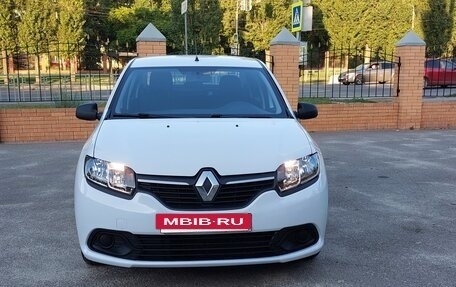 Renault Logan II, 2017 год, 650 000 рублей, 3 фотография