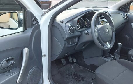 Renault Logan II, 2017 год, 650 000 рублей, 8 фотография