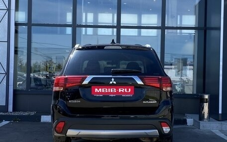 Mitsubishi Outlander III рестайлинг 3, 2017 год, 1 619 000 рублей, 6 фотография