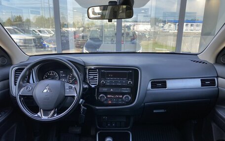Mitsubishi Outlander III рестайлинг 3, 2017 год, 1 619 000 рублей, 11 фотография
