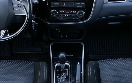 Mitsubishi Outlander III рестайлинг 3, 2017 год, 1 619 000 рублей, 13 фотография